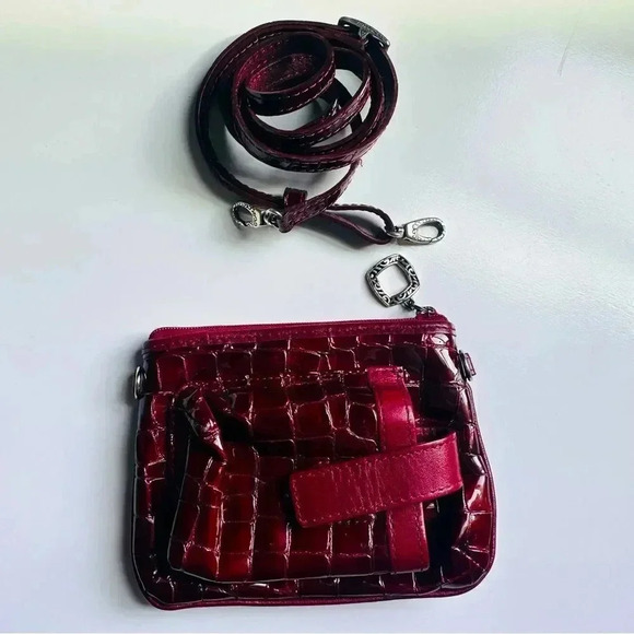 Nwot Brighton Patent Leather Croc Embossed Red/Burgundy Wallet Crossbody - Picture 2 of 5